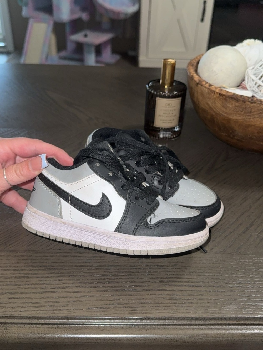 Nike Kids Low-Top Sneakers in Black, White and Gray